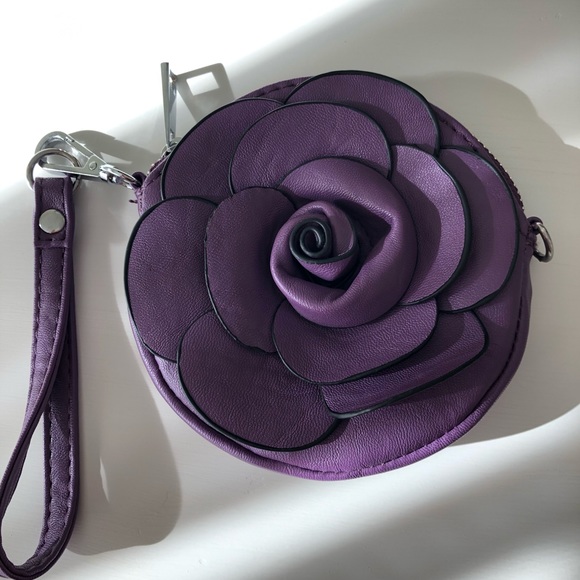 NWOT Floral Wristlet - Picture 1 of 5